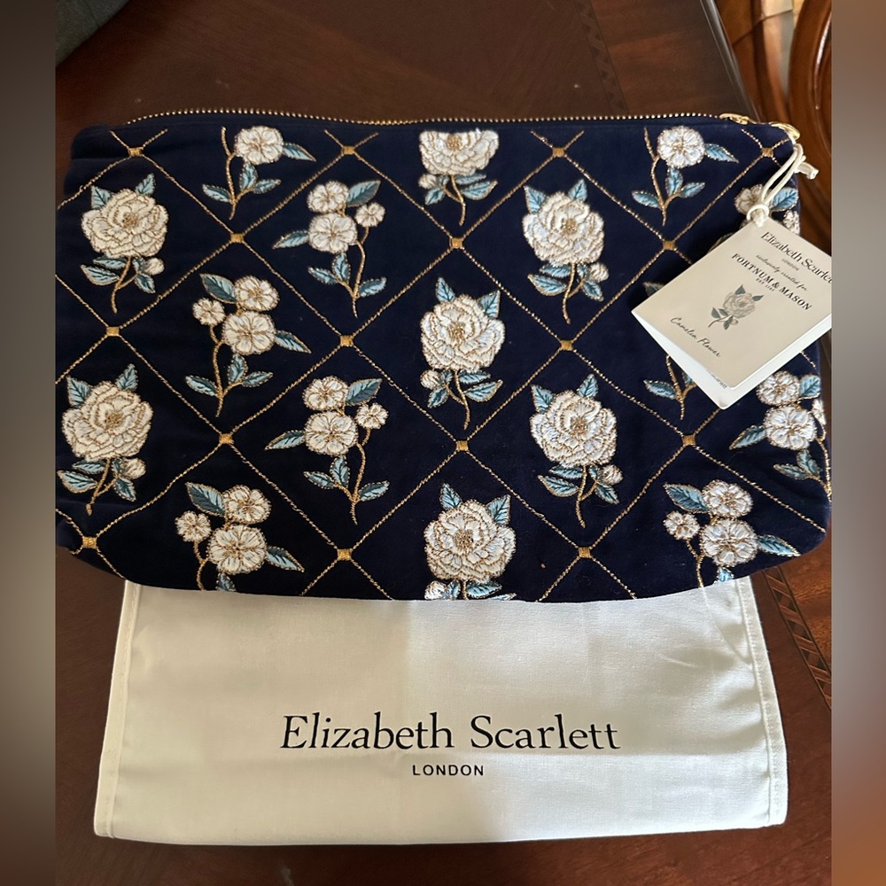 Elizabeth Scarlett Exclusive Camelia Flower Everyday Pouch with Dust Bag NWT